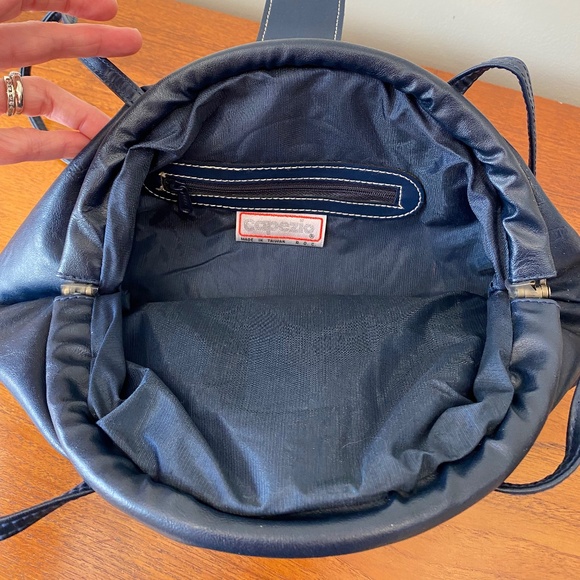 Vintage Capezio Round Navy Leather Purse - Picture 4 of 9